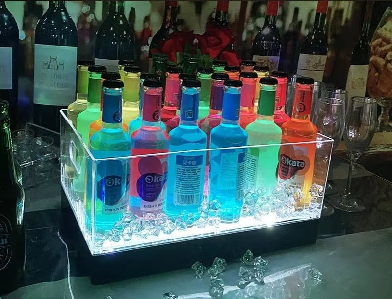 Kwadratowy, świecący pojemnik  – Wine Beer Champagne recenzja i cena